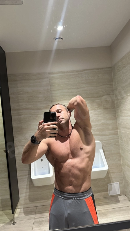 Sergey104582908